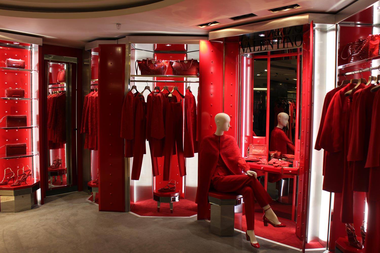 Красный гардероб